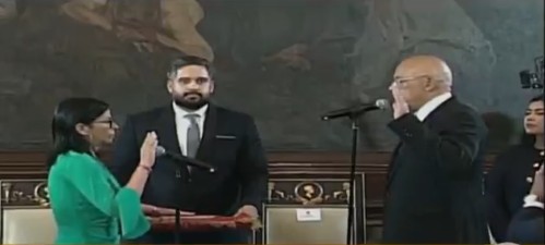 (ВИДЕО) ДЕЛСИ РОДРИГЕЗ ПОЛОЖИ ЗАКЛЕТВА: Доаѓам со болка за страдањето на венецуелските граѓани и киднапираните херои