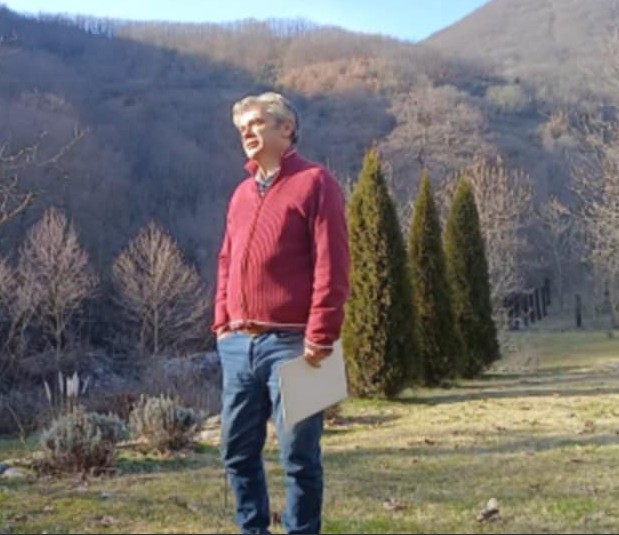 (ФОТО) КУЌИ ВО ПЛАМЕН, ПРАВДАТА УШТЕ ВО МРАК: На Бабуна запалена и викенд-куќата на македонскиот активист Игор Јорданов