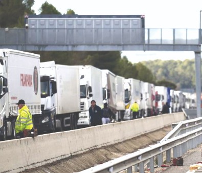 КАМИОНИТЕ ЌЕ ГИ БЛОКИРААТ ГРАНИЦИТЕ НА ЗАПАДЕН БАЛКАН НА 26 ЈАНУАРИ – Протест против шенгенските правила за возачи