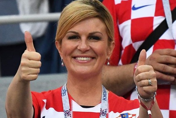 (ВИДЕО) СМЕЛ ПОДВИГ – Поранешната хрватска претседателка скокна во леденото море (ВИДЕО) СМЕЛ ПОДВИГ – Поранешната хрватска претседателка скокна во леденото море