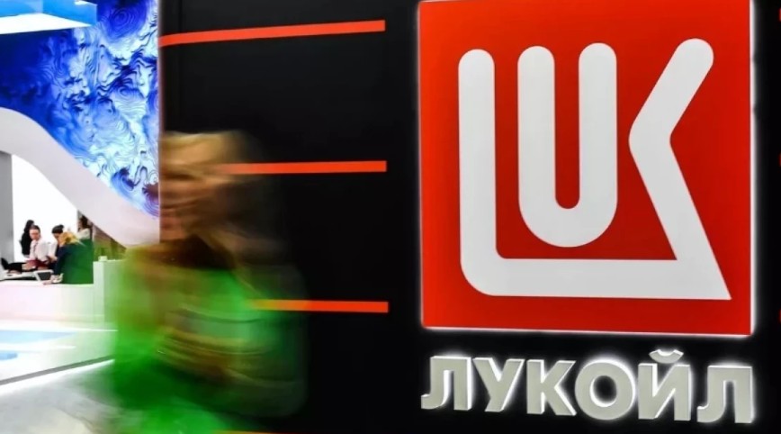 САНКЦИИ, НАФТА И МИЛИЈАРДИ – САД сакаат контрола врз 22 милијарди евра странските средства на „Лукоил“