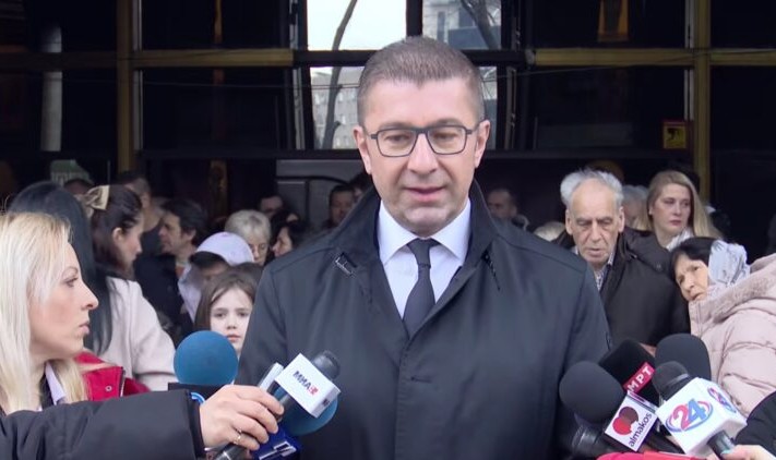 ПРЕМИЕРОТ МИЦКОСКИ: Идентитетот е вистинското прашање