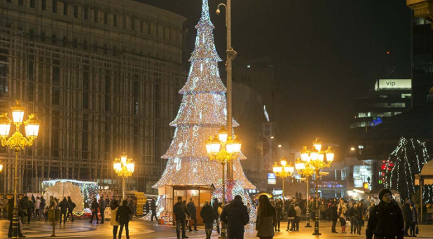 ОПШТИНИТЕ ПОТРОШИЛЕ 800.000 ЕВРА ЗА НОВОГОДИШНО УКРАСУВАЊЕ – Тендерите без конкуренција ОПШТИНИТЕ ПОТРОШИЛЕ 800.000 ЕВРА ЗА НОВОГОДИШНО УКРАСУВАЊЕ – Тендерите без конкуренција