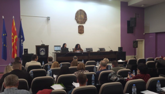 ОПШТИНА ПРИЛЕП СО ГРИЖА ЗА МЛАДИТЕ СЕМЕЈСТВА – Секое прваче ќе добие 3.000 денари ОПШТИНА ПРИЛЕП СО ГРИЖА ЗА МЛАДИТЕ СЕМЕЈСТВА – Секое прваче ќе добие 3.000 денари