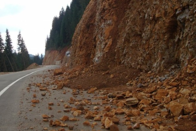 ВОЗЕТЕ ВНИМАТЕЛНО – Одрони и магла на неколку патни правци