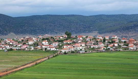 КАМПОВИ ЗА МИГРАНТИ ВО ПУСТЕЦ – Чекор кон исчезнување на Македонците во Албанија