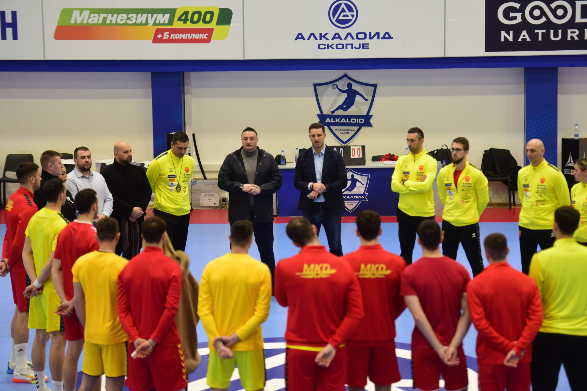 МИНИСТЕРОТ БОРКО ГИ КАЖА ПАРИЧНИТЕ НАГРАДИ – Македонските ракометари тргнуваат на ЕП МИНИСТЕРОТ БОРКО ГИ КАЖА ПАРИЧНИТЕ НАГРАДИ – Македонските ракометари тргнуваат на ЕП