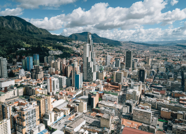 БОГОТА НА НОЗЕ Протести пред амбасадата на САД против нападот на Венецуела