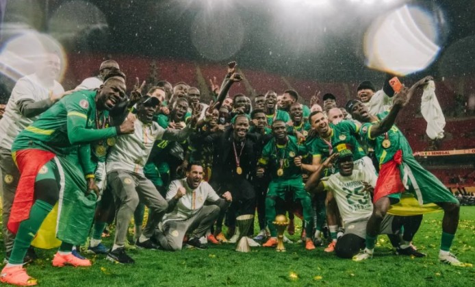 СЕНЕГАЛ ЈА ОСВОИ ТИТУЛАТА НА AFCON НА ТЕРЕНОТ – Зелената маса може да донесе поинаква одлука по контроверзниот инцидент