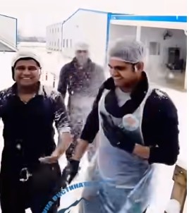 (ВИДЕО) КОГА СНЕГОТ СТАНА СВЕТСКО ЧУДО ВО ПРИЛЕП – Работниците од Индија првпат видоа снег и уживаат во белата покривка (ВИДЕО) КОГА СНЕГОТ СТАНА СВЕТСКО ЧУДО ВО ПРИЛЕП – Работниците од Индија првпат видоа снег и уживаат во белата покривка