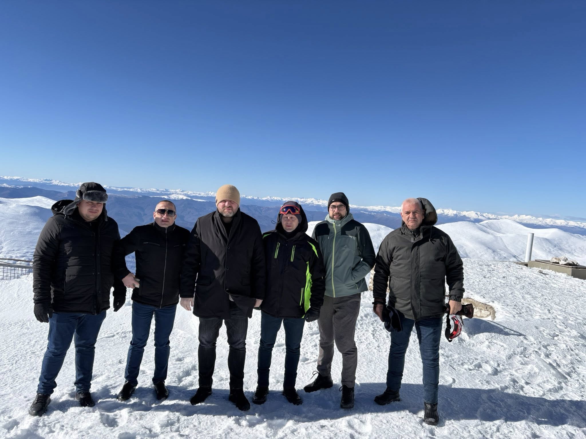 ТОШКОВСКИ ЈА ЗАПОЧНА НОВАТА ГОДИНА НА ТЕРЕН Ги посети службениците на Солунска Глава