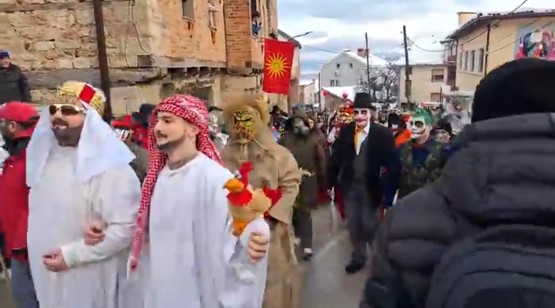 МАСКИ И ВЕСЕЛБИ НИЗ УЛИЦИТЕ НА ВЕВЧАНИ – Карневалот 2026 започна