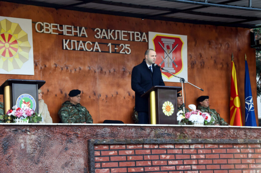 РАСТЕ ИНТЕРЕСОТ ЗА АРМИЈАТА – 296 нови војници положија заклетва, годинава пристигнуваат уште 300