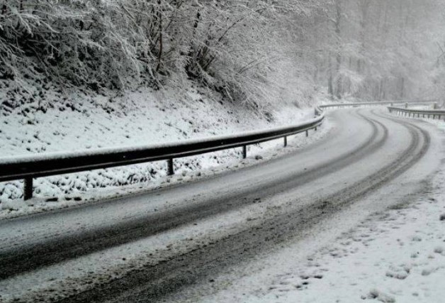 ЗИМСКИ УСЛОВИ НА ПАТИШТАТА – Каде важат забраните за тешки возила