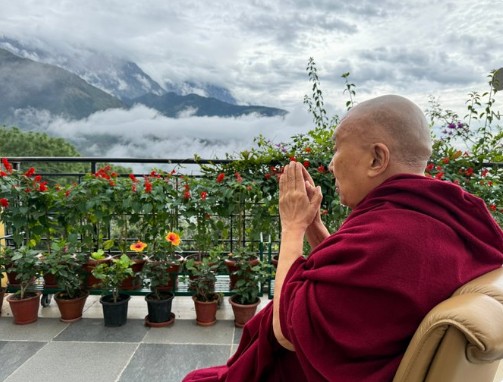 ДАЛАЈ ЛАМА – Наградата „Греми“ признание за универзалната одговорност ДАЛАЈ ЛАМА – Наградата „Греми“ признание за универзалната одговорност