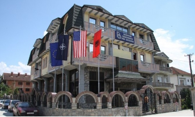 СПАК НА ДУИ ЌЕ ЛОВИ КРИМИНАЛЦИ ВО ЧАИР – Спектакл или сериозна борба против корупцијата СПАК НА ДУИ ЌЕ ЛОВИ КРИМИНАЛЦИ ВО ЧАИР – Спектакл или сериозна борба против корупцијата