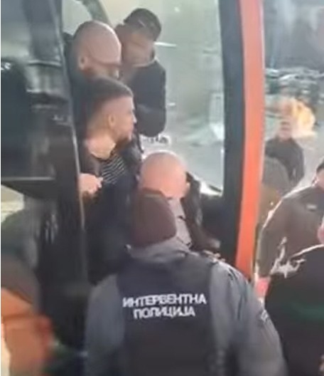 (ВИДЕО) ЗНАМИЊА, ПОЛИЦИЈА И ДЕМАНТИ – Нова бура во македонскиот фудбал (ВИДЕО) ЗНАМИЊА, ПОЛИЦИЈА И ДЕМАНТИ – Нова бура во македонскиот фудбал