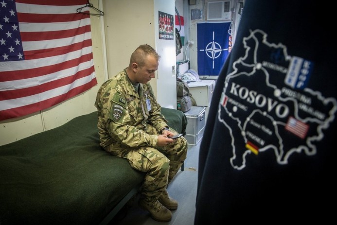 НАМАЛУВАЊЕ НА АМЕРИКАНСКИ ТРУПИ НА КОСОВО – Блиска иднина или далечна желба