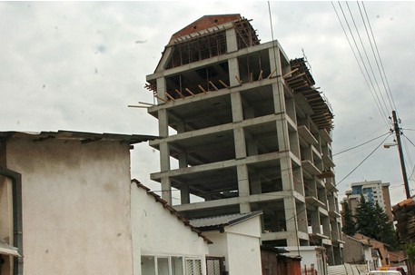 ПРОДОЛЖУВАЊЕ САМО НА ПОСТАПКИТЕ ЗА БЕСПРАВНИ ОБЈЕКТИ – Без нови барања за легализација