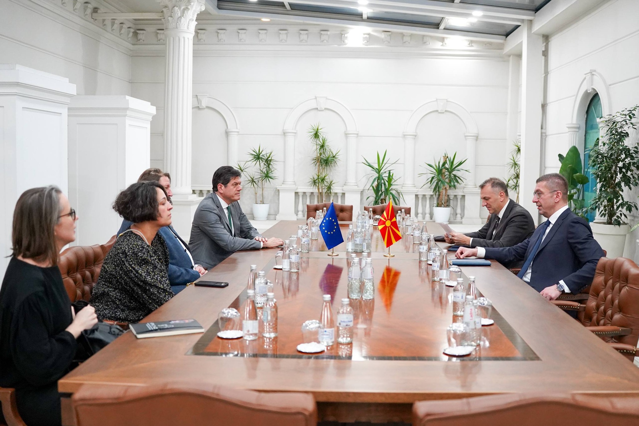 ЕВРОПСКИ СТАНДАРДИ И ЕВРОИНТЕГРАЦИЈА – Средба на Мицкоски со известувачот на ЕП Вајц