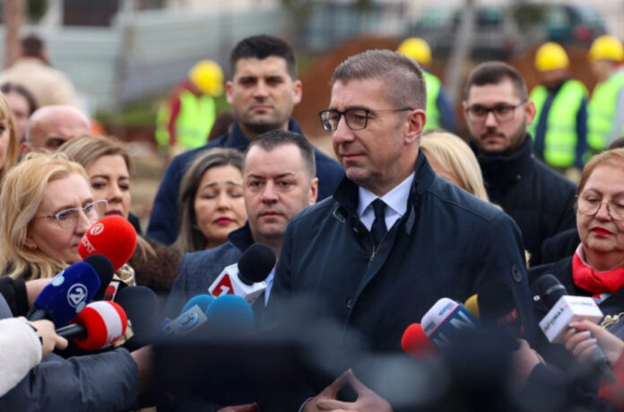 ПРЕМНОГУ НЕРВОЗИ И НАВРЕДИ – Мицкоски за изјавите на Трендафилов