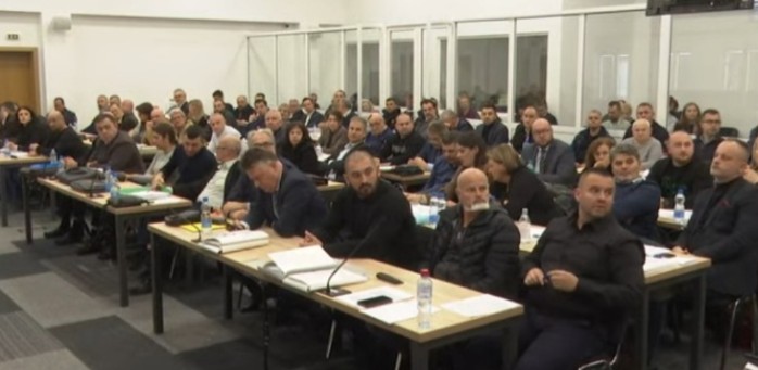 ОД ЗАБАВА ДО БОРБА ЗА ВОЗДУХ – Како изгледал пожарот во „Пулс“ според сведоците