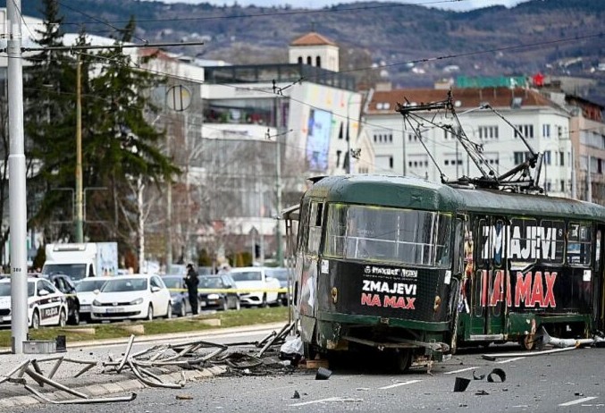 ПО ТРАГЕДИЈАТА СО ТРАМВАЈОТ ВО САРАЕВО – Оставки, истрага и револт на улиците ПО ТРАГЕДИЈАТА СО ТРАМВАЈОТ ВО САРАЕВО – Оставки, истрага и револт на улиците
