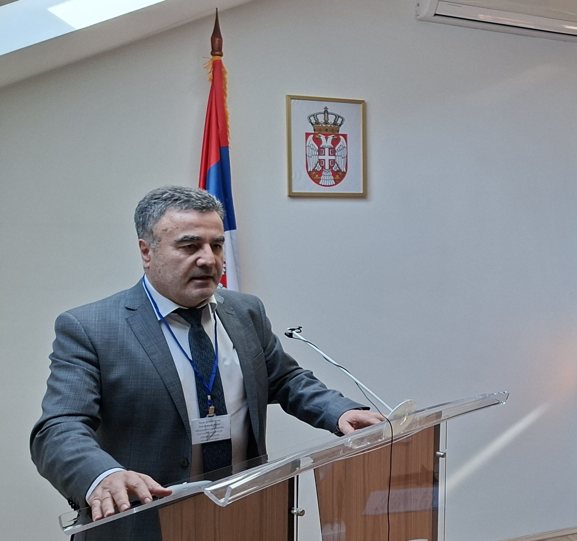 (ФОТО) БАЧЕВ ОД БЕЛГРАД – Излагање на научен собир што предизвика внимание