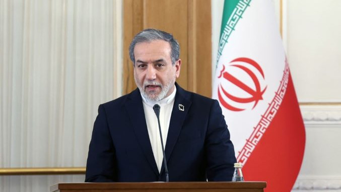 АРАКЧИ ГО НАПАДНА МАКРОН – Не проговори за нападот, се загрижи по реакцијата