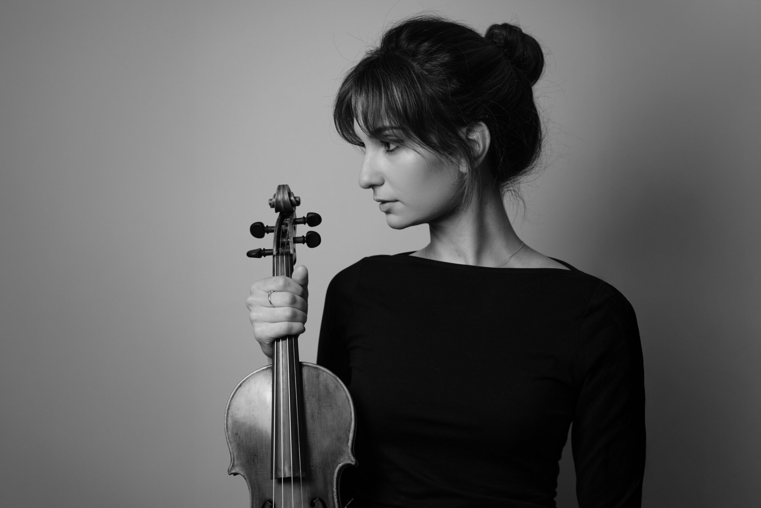 „РАПСОДИЈА“ ВО МАКЕДОНСКА ФИЛХАРМОНИЈА Како солистка ќе настапи виолинстиката Ава Бахари од Шведска