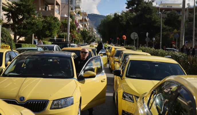 ВО ГРЦИЈА СИТЕ НЕЗАДОВОЛНИ – Штрајк од улиците на Атина до островот Лезбос