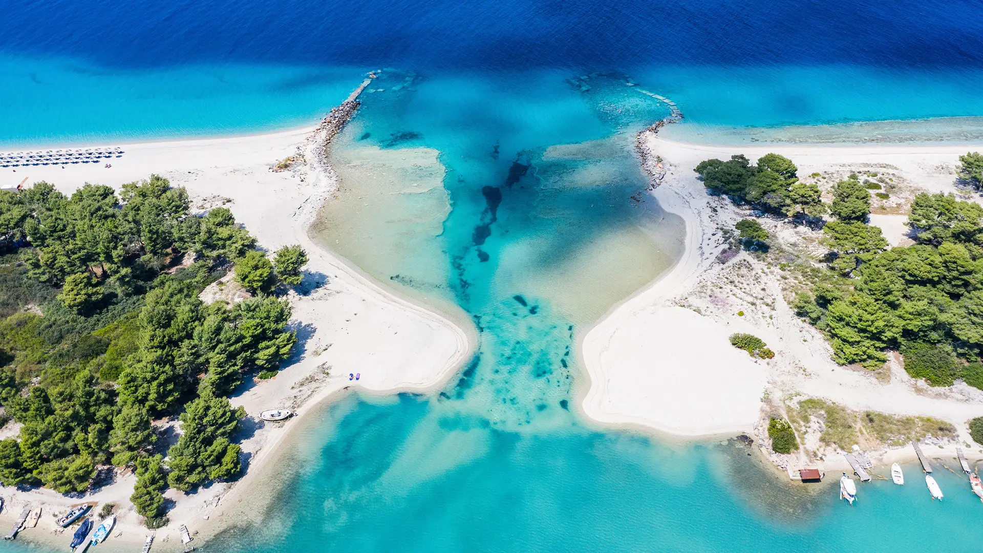 БЛИСКИОТ ИСТОК ЈА ТРЕСЕ ТУРИСТИЧКАТА СЕЗОНА – Грција и Хрватска чекаат спас од соседите