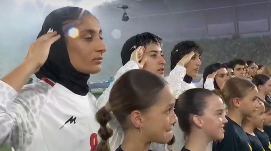 ВОЈНА И СПОРТ – Иранските фудбалерки предизвикаа реакции со своите постапки