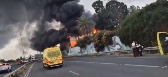 (ВИДЕО) ПАНИКА ВО ТЕЛ АВИВ – Две експлозии и густ црн чад над градот