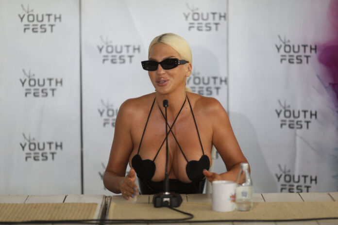 ЈЕЛЕНА КАРЛЕУША ГО ОТКРИЛА СВОЈОТ НОВ ИНТЕРЕС – Претседателот на Фенербахче