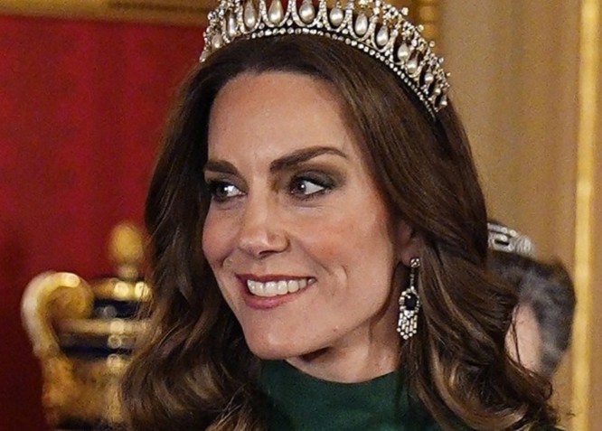 КЕЈТ МИДЛТОН БЛЕСНА ВО ВИНДЗОР – Модна порака со силна симболика