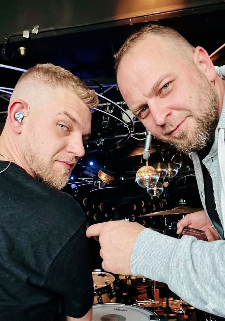 ПОСЛЕДНА ФОТОГРАФИЈА ПРЕД ТРАГЕДИЈАТА – Членовите на ДНК