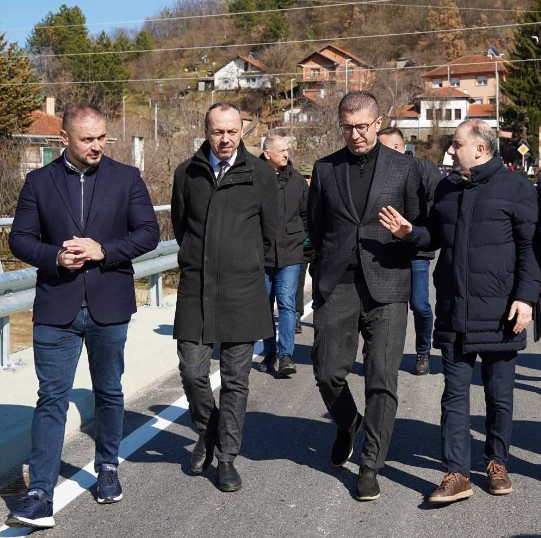 ВЛАДАТА ПРОДОЛЖУВА СО КАПИТАЛНИ ИНВЕСТИЦИИ – Пуштена во употреба обиколница во Крива Паланка ВЛАДАТА ПРОДОЛЖУВА СО КАПИТАЛНИ ИНВЕСТИЦИИ – Пуштена во употреба обиколница во Крива Паланка