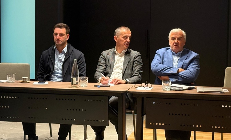 РАКОМЕТНА РЕВОЛУЦИЈА – Три држави заедно во борба за заедничка лига РАКОМЕТНА РЕВОЛУЦИЈА – Три држави заедно во борба за заедничка лига