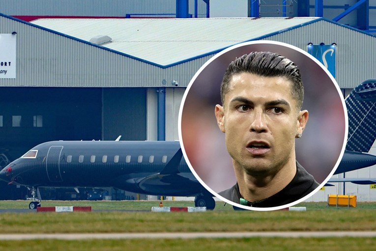 РОНАЛДО ГО НАПУШТИ РИЈАД СРЕДЕ НОЌ – Приватниот авион слета во Мадрид РОНАЛДО ГО НАПУШТИ РИЈАД СРЕДЕ НОЌ – Приватниот авион слета во Мадрид