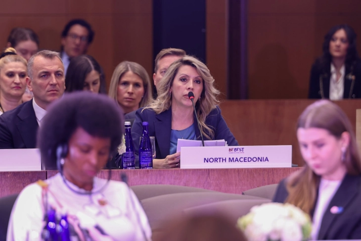 РОЗИ МИЦКОСКА НА ГЛОБАЛЕН САМИТ – 341 училиште и 1.900 наставници, Македонија го менува начинот на учење