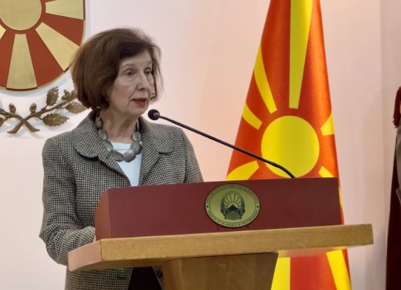 СИЉАНОВСКА-ДАВКОВА – Состојбата во земјата е стабилна и безбедна