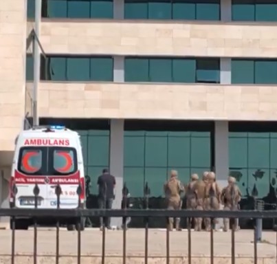 ПУКАЊЕ ВО АНТАЛИЈА – Итна евакуација во владината зграда ПУКАЊЕ ВО АНТАЛИЈА – Итна евакуација во владината зграда