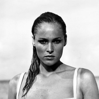 ПОРАНЕШНАТА БОНД ДЕВОЈКА УРСУЛА АНДРЕС ШОКИРА – Ми го украдоа богатството од 20 милиони евра ПОРАНЕШНАТА БОНД ДЕВОЈКА УРСУЛА АНДРЕС ШОКИРА – Ми го украдоа богатството од 20 милиони евра