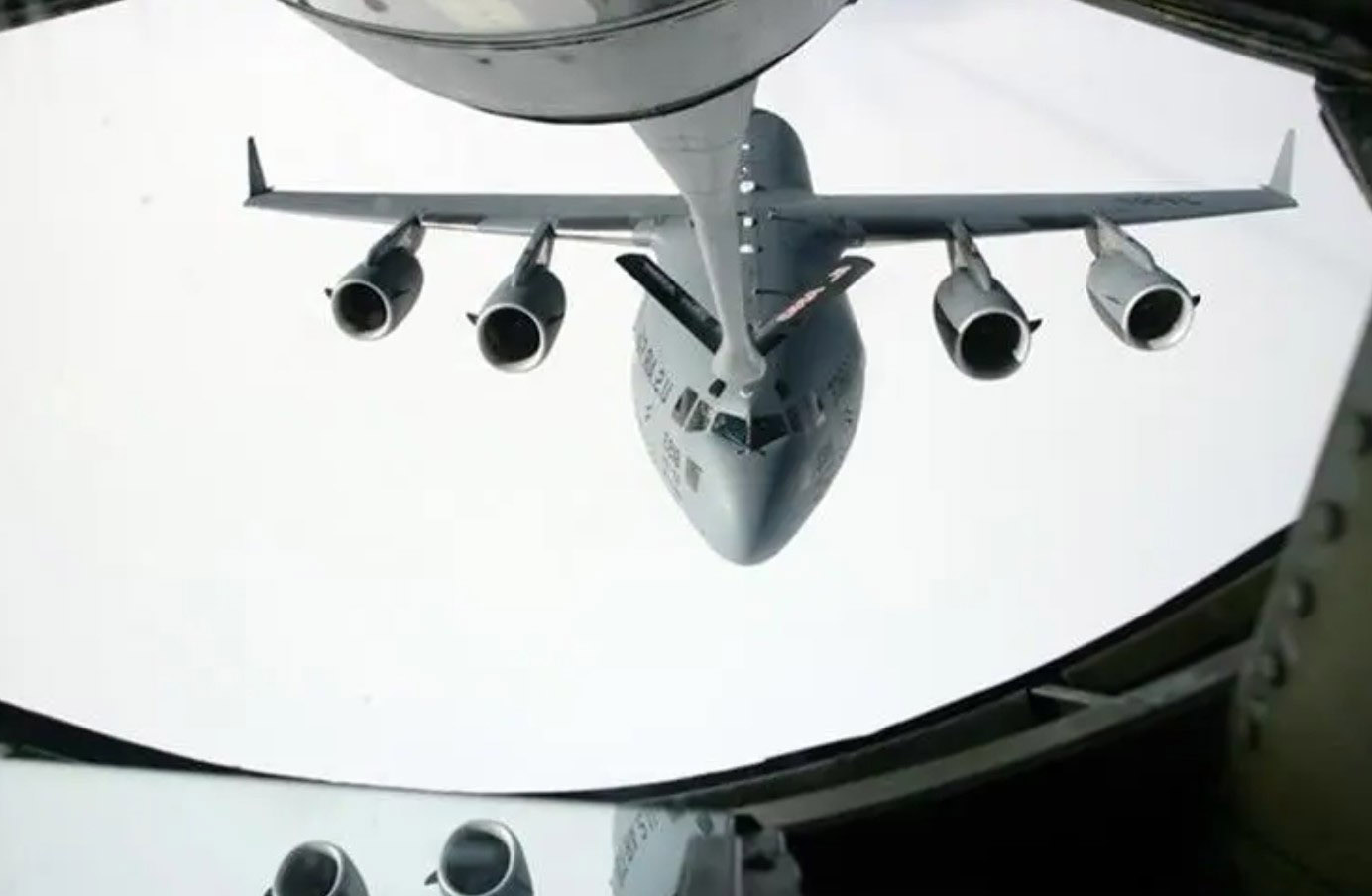 ТРАГЕДИЈА НА НЕБОТО НАД ИРАК – Американски танкер-авион се урна, шестмина загинати