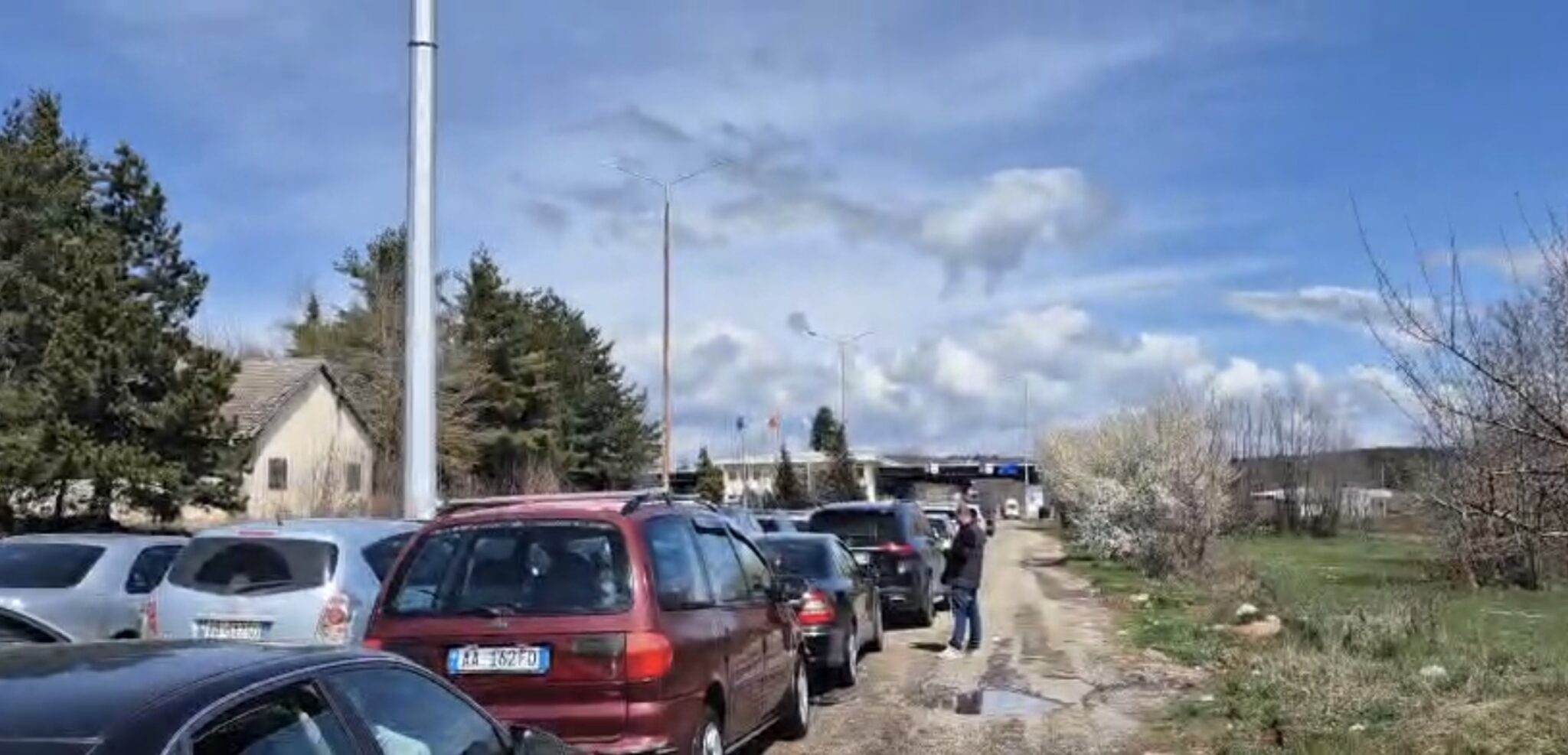 НЕВИДЕН ХАОС НА ЌАФАСАН – Редици за гориво и храна НЕВИДЕН ХАОС НА ЌАФАСАН – Редици за гориво и храна