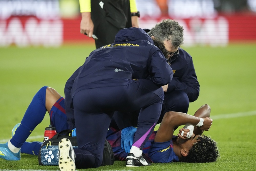 ДРАМА НА НАТПРЕВАРОТ – Јамал падна на терен веднаш по пеналот