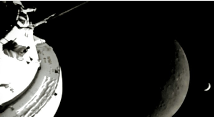 ОД МЕСЕЧИНАТА СО ЉУБОВ – Астронаутите тргнаа назад и испраќаат пораки до сите на Земјата