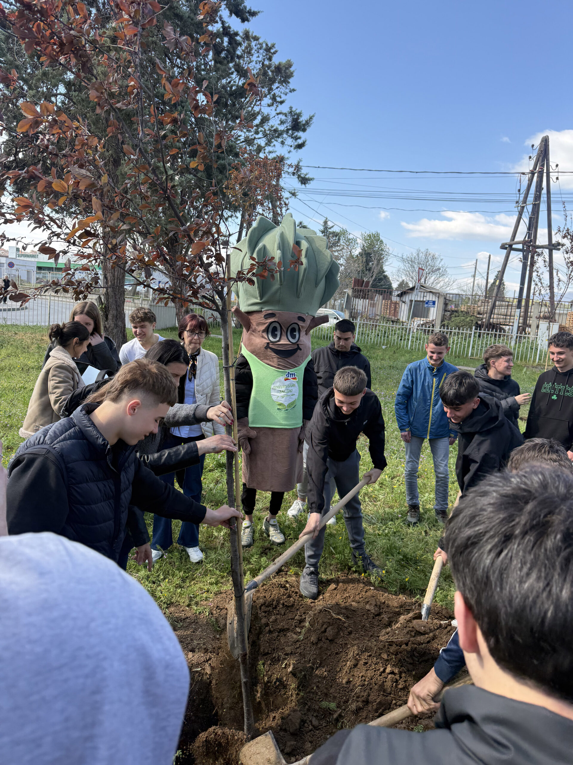 ЗАОКРУЖЕН Е ПРВИОТ ЦИКЛУС НА ЗЕЛЕНИОТ КОНКУРС НА dm ЗА ОВАА ГОДИНА – Раззеленети дворовите на две училишта во Охрид и Велес ЗАОКРУЖЕН Е ПРВИОТ ЦИКЛУС НА ЗЕЛЕНИОТ КОНКУРС НА dm ЗА ОВАА ГОДИНА – Раззеленети дворовите на две училишта во Охрид и Велес
