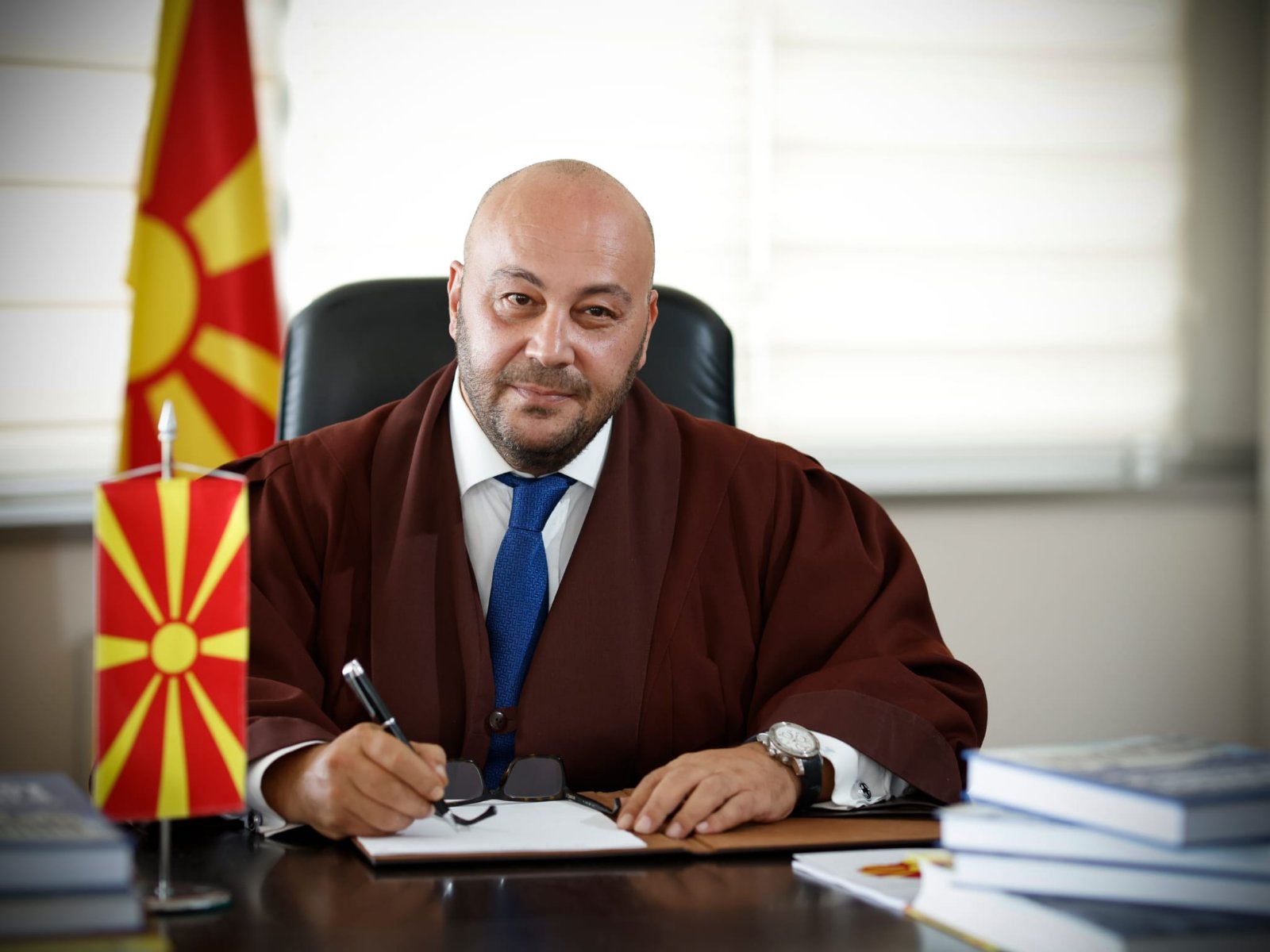 СУДИЈАТА СТАНА ПОЛИТИЧАР – Испрати жестока политичка порака, албанскиот јазик никој нема да го чепне СУДИЈАТА СТАНА ПОЛИТИЧАР – Испрати жестока политичка порака, албанскиот јазик никој нема да го чепне